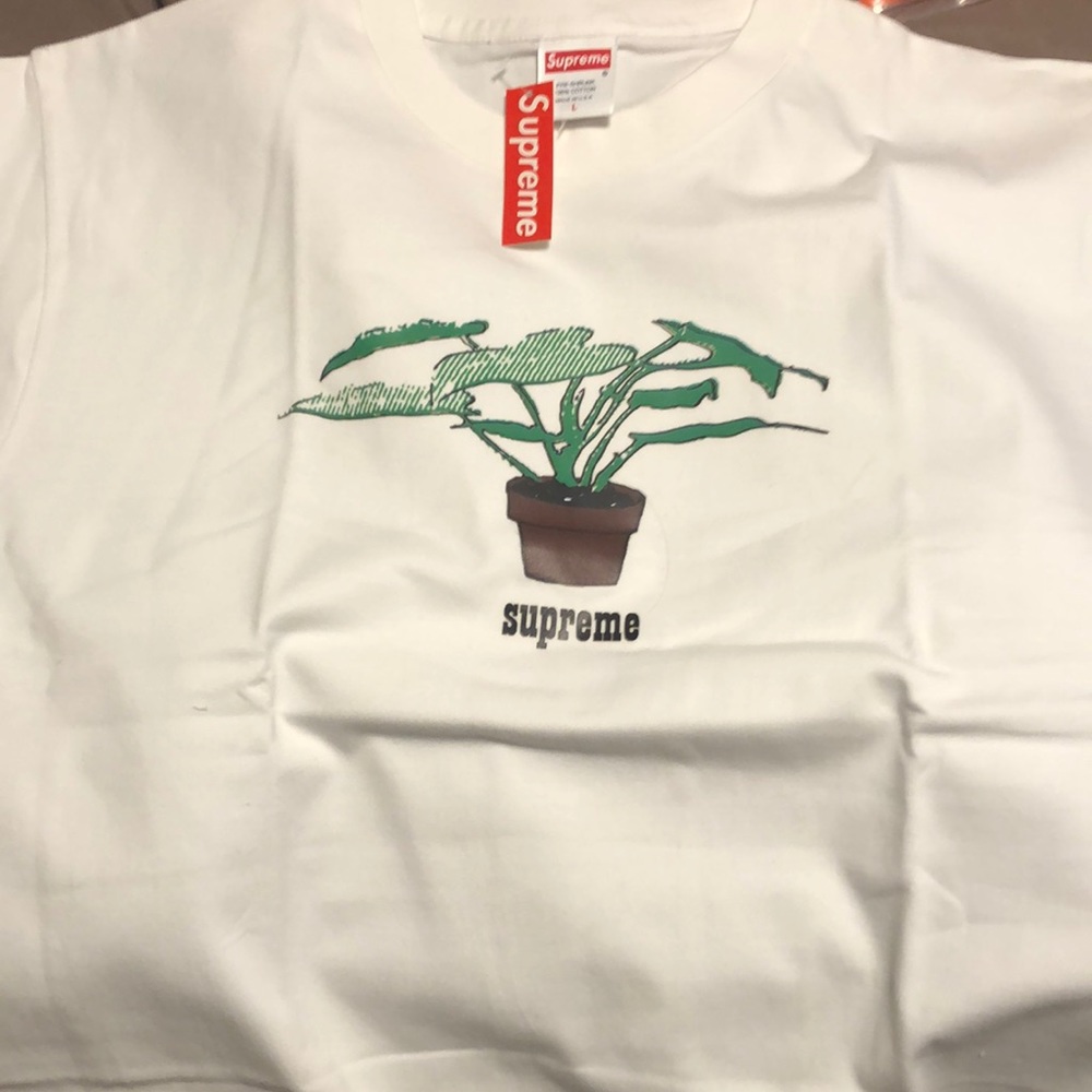 Supreme Plant Tee new with tags